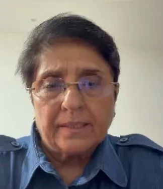 छात्र प्रदर्शन पर सुझाव देतीं पूर्व IPS किरण बेदी। | Source: Chrome छात्र प्रदर्शन पर सुझाव देतीं पूर्व IPS किरण बेदी। | Source: Chrome