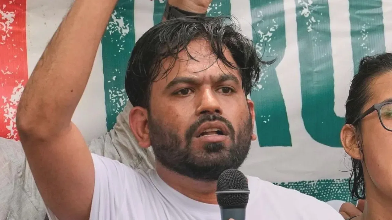 अभिजीत दीपके छात्र आंदोलन पर बयान देते हुए। | Source: Chrome अभिजीत दीपके छात्र आंदोलन पर बयान देते हुए। | Source: Chrome