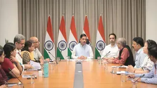 BIG BREAKING:धर्मेंद्र प्रधान के इस्तीफे के बाद प्रल्हाद जोशी की एंट्री, नए केंद्रीय शिक्षा मंत्री के रूप में संभाला पदभार! नीट विवाद के बीच शिक्षा मंत्रालय की नई जिम्मेदारी, | Source: Dainik jagran.com