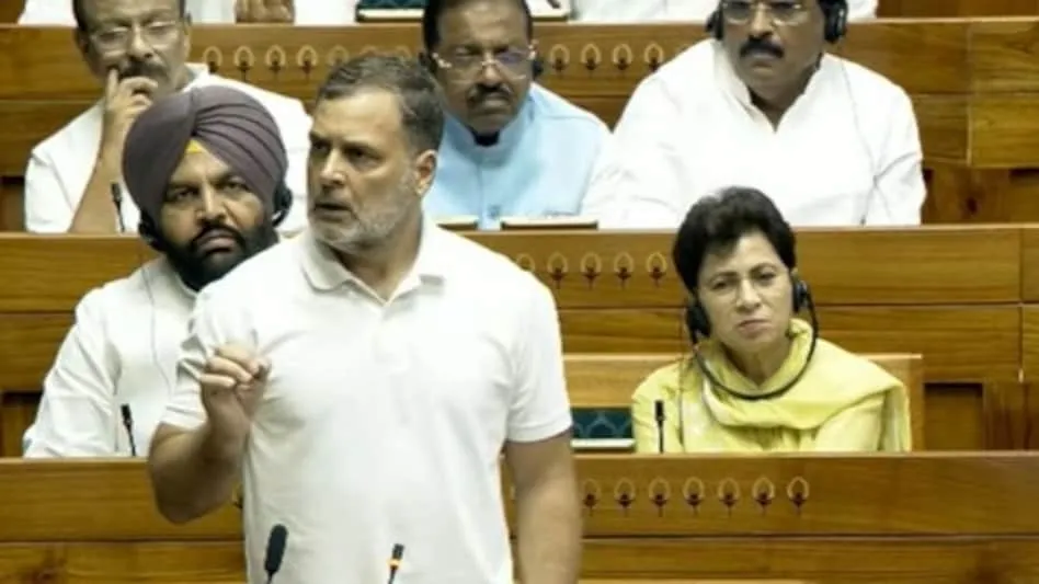 Rahul Gandhi in Lok Sabha: संसद में 'स्टूडेंट' 'इडियट' और 'अंधभक्त' शब्द बोले राहुल गांधी, सत्ता पक्ष के हंगामे के बाद हटाई गई टिप्पणी | Source: Aaj Tak.com