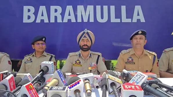 बारामूला में महिला से गैंगरेप के आरोपियों को पुलिस ने पकड़ा बारामूला में महिला से गैंगरेप के आरोपियों को पुलिस ने पकड़ा