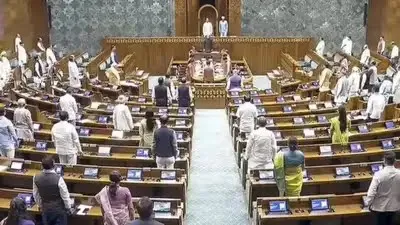 Parliament Monsoon Session: आखिर क्यों बार-बार ठप हो रही संसद? विपक्ष के हंगामे के बीच लोकसभा फिर स्थगित | Source: Hindustan Times.com