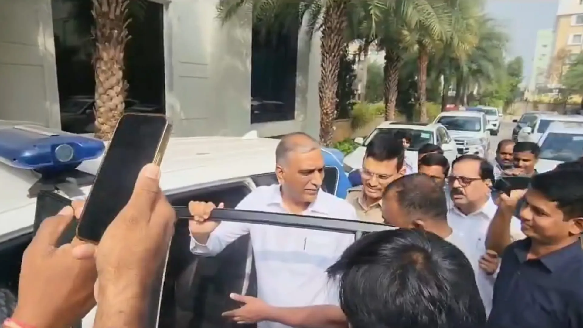 कांग्रेस के आरोपों के बाद BRS नेता टी. हरीश राव। | Source: Chrome कांग्रेस के आरोपों के बाद BRS नेता टी. हरीश राव। | Source: Chrome