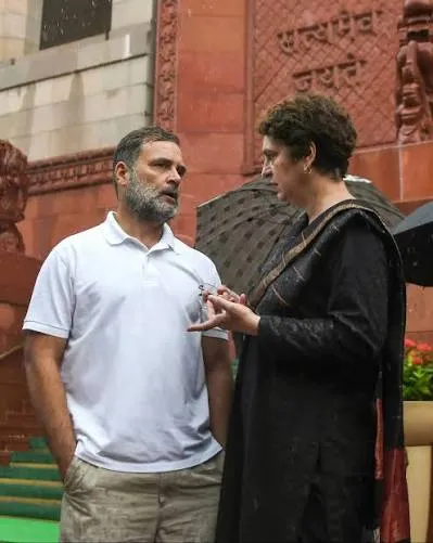 राहुल गांधी और प्रियंका गांधी। | Source: Chrome