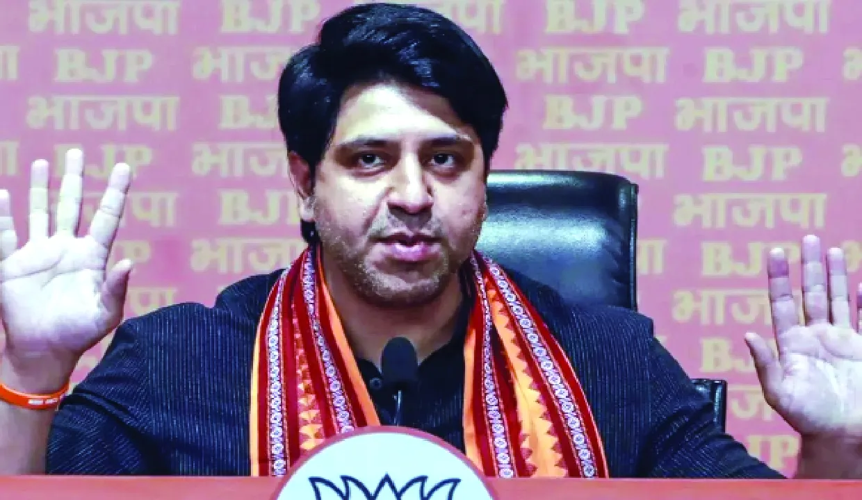 Shehzad Poonawalla Resignation: पैसे खत्म हुए तो BJP छोड़ी, शहजाद पूनावाला ने खोला इस्तीफे का राज, बोले- अब प्राइवेट नौकरी करूंगा | Source: The poiner.com