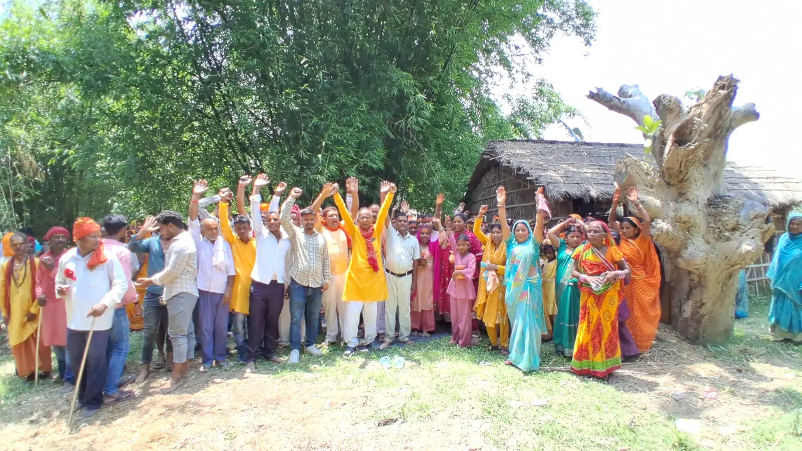  नरकटियागंज: 551 कन्याओं की भव्य कलश यात्रा के साथ हनुमान मंदिर प्राण-प्रतिष्ठा महायज्ञ का शुभारंभ