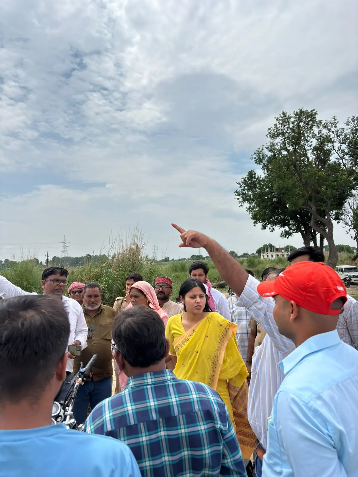  Jaunpur News: MP Priya Saroj ने किया NH-233 निर्माण कार्य का निरीक्षण, रामदेवपुर में सर्विस रोड बनाने के दिए निर्देश