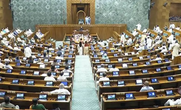 Parliament Monsoon Session:मानसून सत्र के पहले दिन राज्यसभा में जोरदार हंगामा, खड़गे के 'सिंहासन खाली करो' बयान से गरमाई सियासत