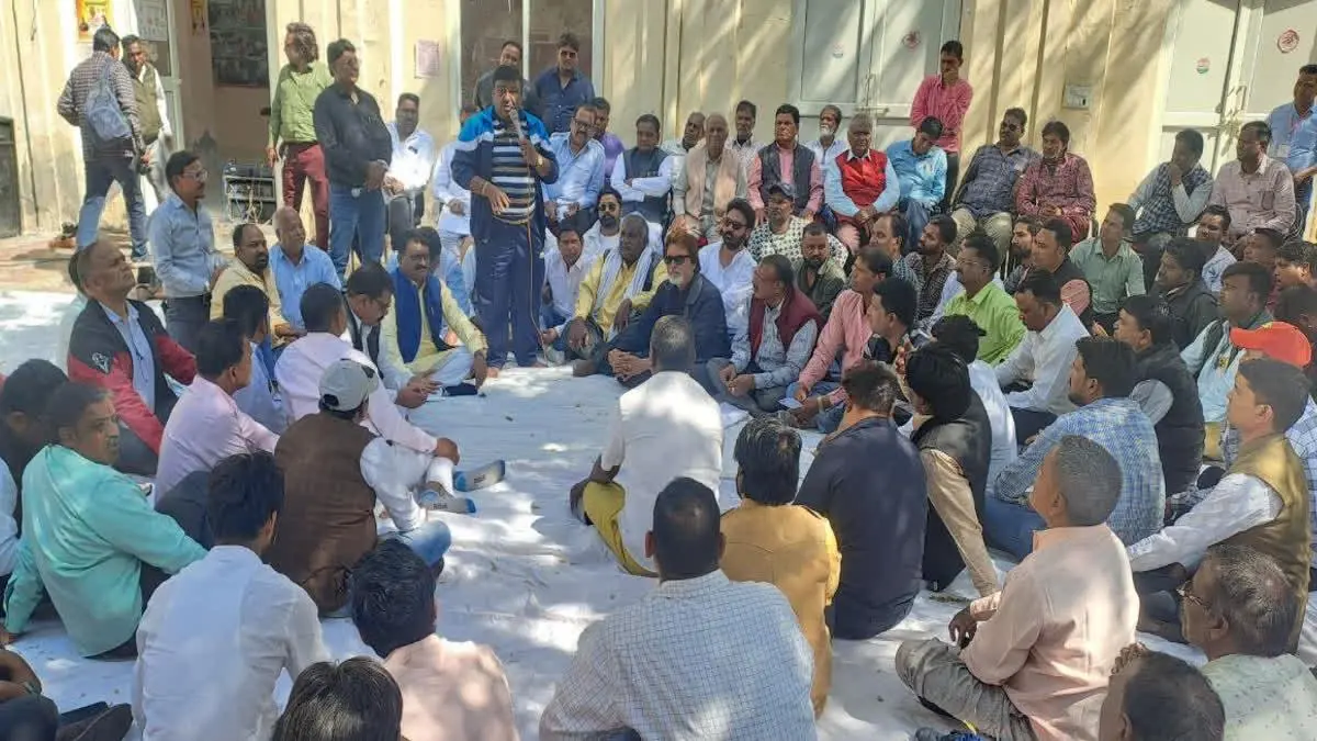 Buxar News: 30 जुलाई से नगर निकाय कर्मियों की अनिश्चितकालीन हड़ताल, सफाई व्यवस्था पर पड़ेगा बड़ा असर