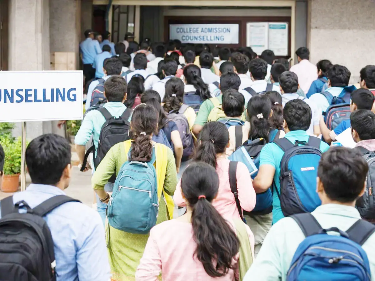 NEET UG Counselling 2026: दिल्ली की इस व्यवस्था ने हजारों छात्रों की बढ़ाई मुश्किल, टॉप रैंकर्स एक साथ रोक लेते हैं कई MBBS सीटें!