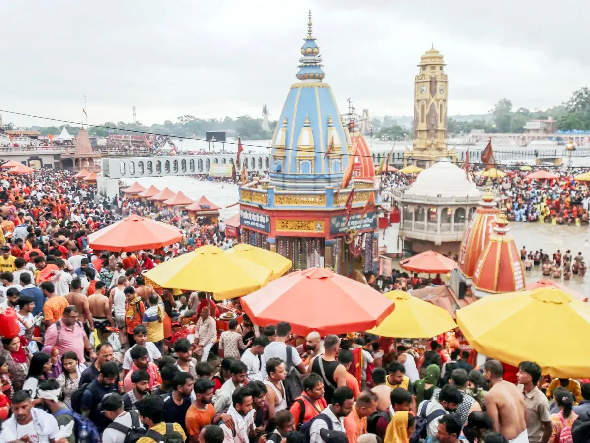 हरिद्वार में आस्था का ऐसा सैलाब कि आंकड़ा देखकर चौंक जाएंगे! 4.80 करोड़ कांवड़िए पहुंचे, घाटों पर जमा हुआ 7000 मीट्रिक टन कचरा