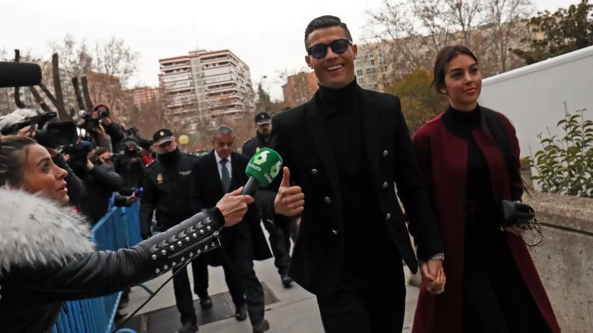 Cristiano Ronaldo Wedding: सामने आई शादी की पहली तस्वीर, किसी हीरोइन से कम नहीं लगीं Georgina; 10 साल का प्यार हुआ मुकम्मल