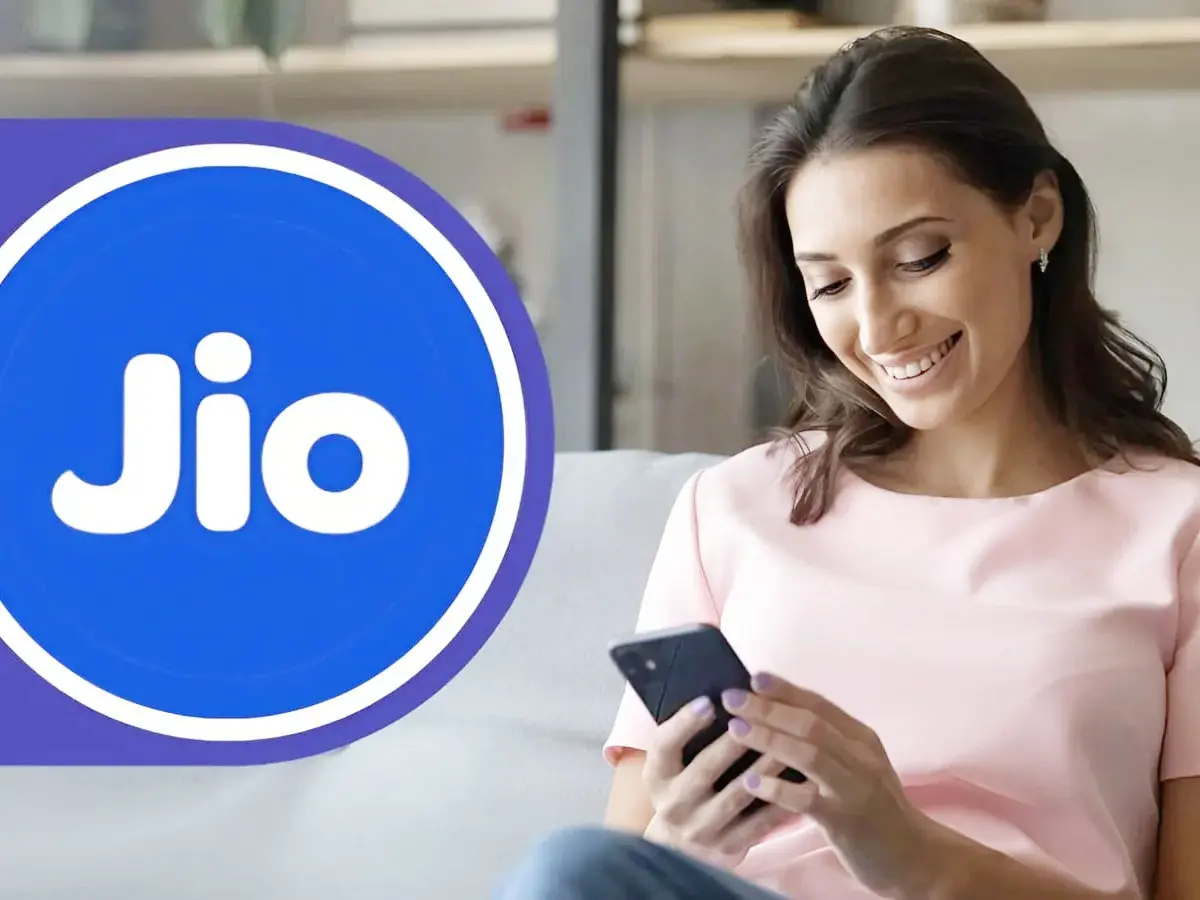 Jio का ₹300 वाला बड़ा दांव! आज ले ली Membership तो 1 साल तक Recharge महंगा होने की चिंता खत्म