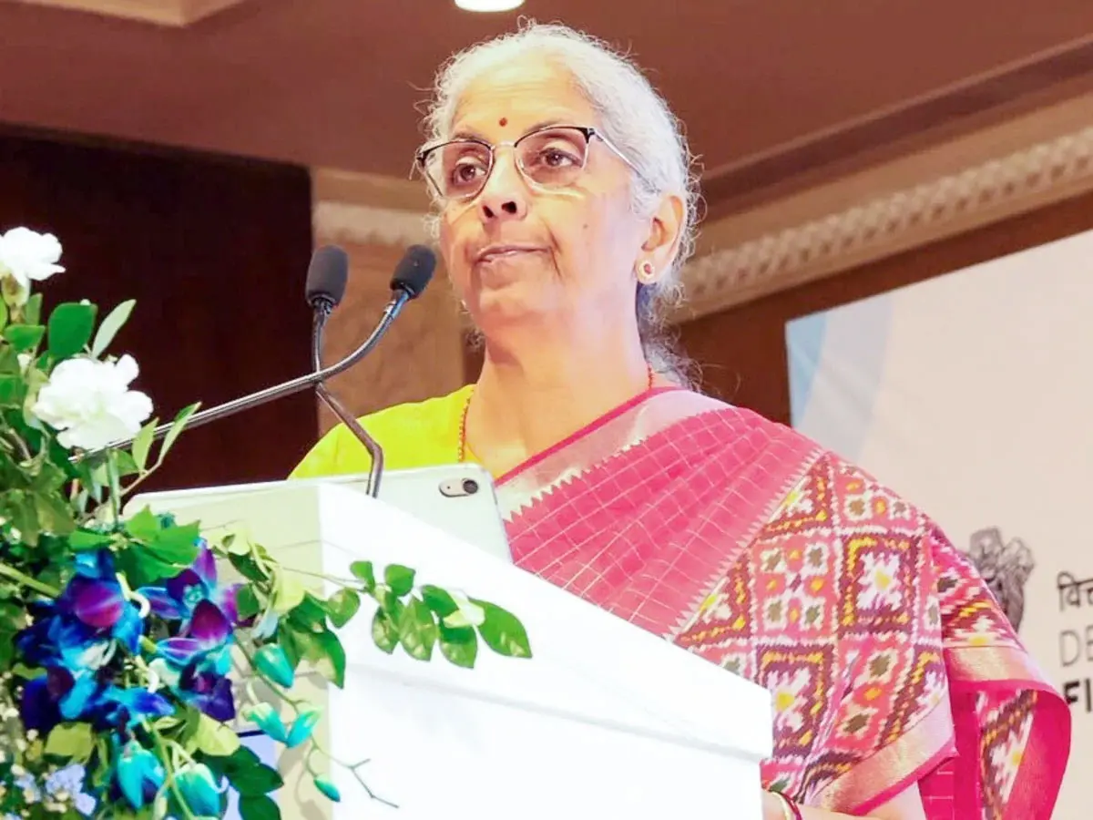 सरकारी बैंक अब युवाओं के पीछे जाएंगे! वित्त मंत्री निर्मला सीतारमण ने बताया कैसे बदलनी होगी ‘सरकारी बैंक’ की छवि