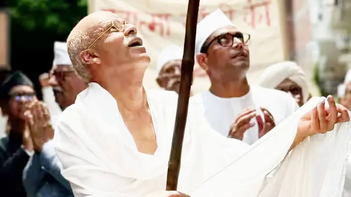 गांधी के रूप में मनोज बाजपेयी को देखकर थम गई नजरें! पहली झलक में पहचानना हुआ मुश्किल, इस फिल्म के लिए बदला पूरा हुलिया