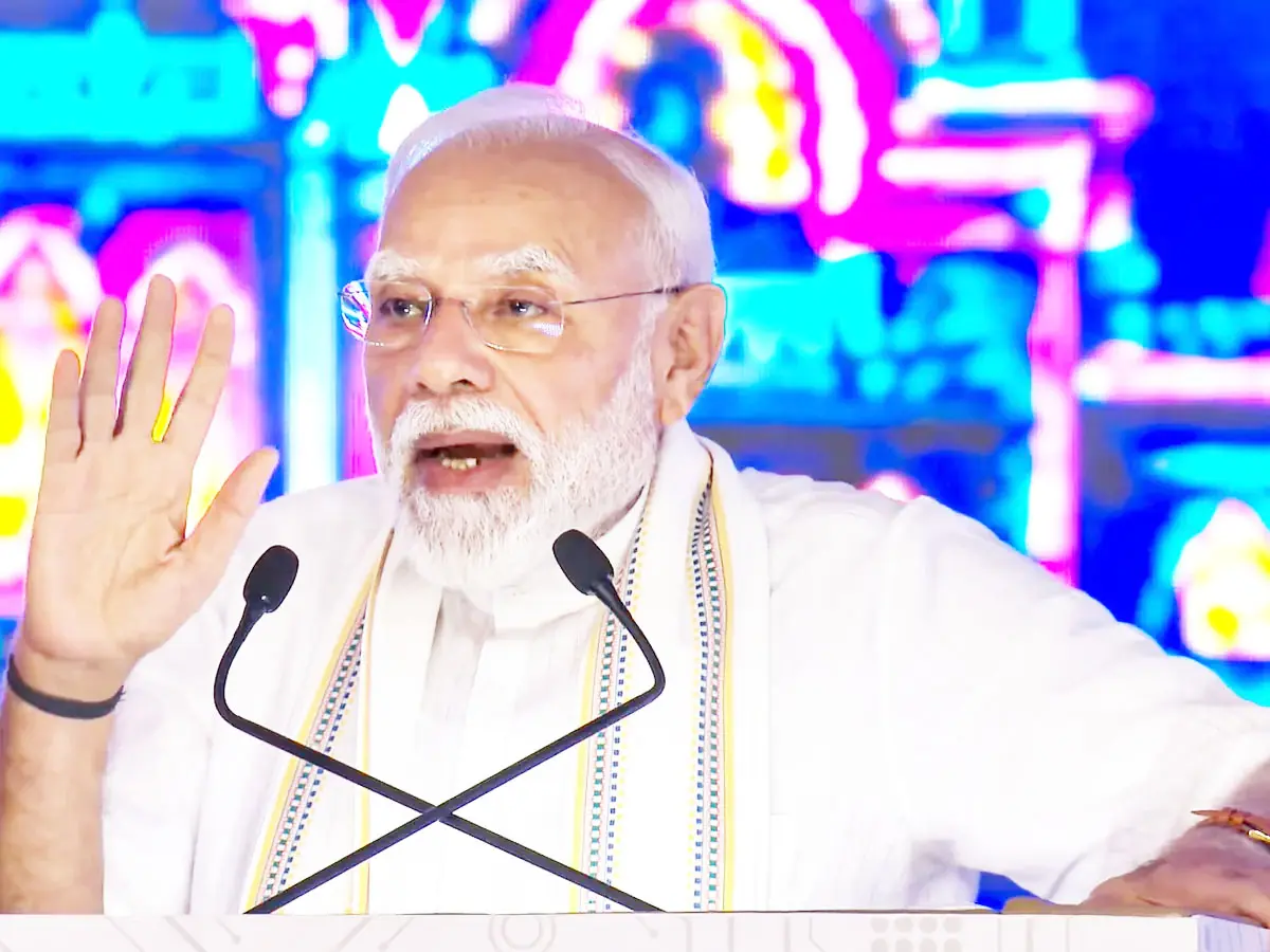 ‘नाराज फूफा’ पर पीएम मोदी का ऐसा तंज कि वडोदरा में गूंज उठा ठहाका, बोले- अब इन्हें काम मिल गया; विपक्ष पर क्यों साधा निशाना?