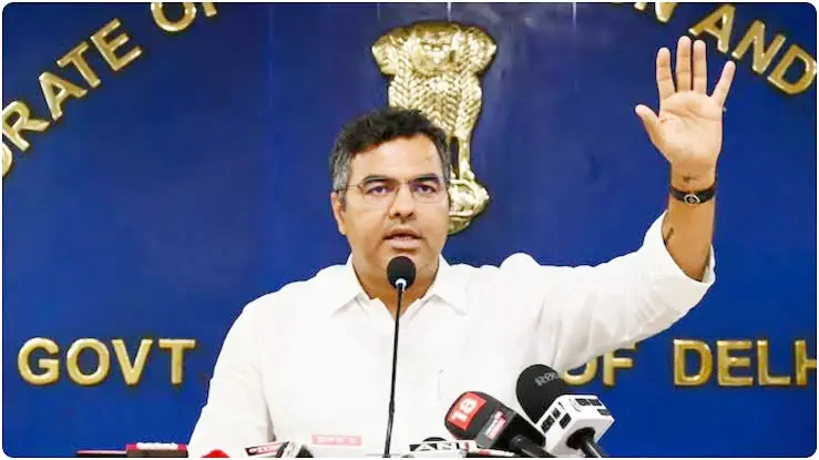 दिल्ली में सड़क निरीक्षण के बीच मचा बवाल, मंत्री प्रवेश साहिब सिंह पर युवक को थप्पड़ मारने का आरोप; वीडियो से गरमाई सियासत